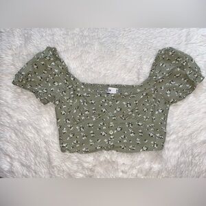 Hollister Sage green floral crop top women’s XS puff sleeve boho flowers tee t